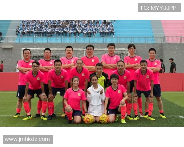 黄秀英独家揭秘:深入探讨足球技巧与心得分享之旅 黄秀英独家揭秘:深入探讨足球技巧与心得分享之旅